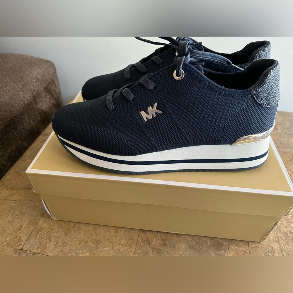 Michael kors sneaker(navy color )